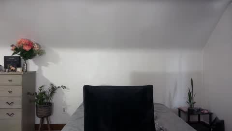 Snapshot of iamcrystalann chatting on 10.31.25 Crystal online show from 10.31.25