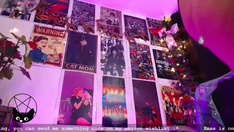 Snapshot of iammari_ chatting on 12.27.24 Mari online show from 12.27.24