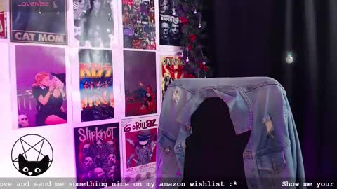 Snapshot of iammari_ chatting on 01.01.25 Mari online show from 01.01.25