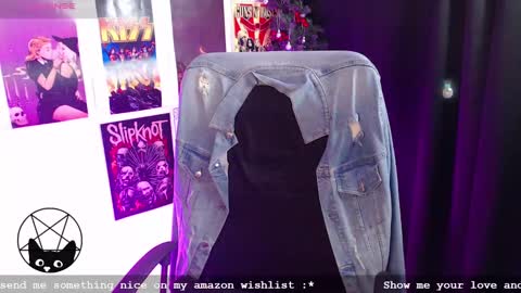 Snapshot of iammari_ chatting on 01.03.25 Mari online show from 01.03.25