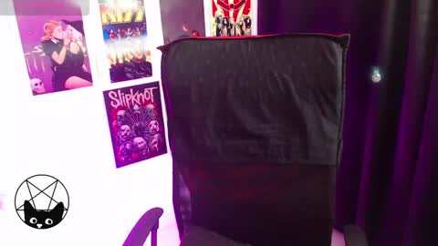 Snapshot of iammari_ chatting on 01.23.25 Mari online show from 01.23.25