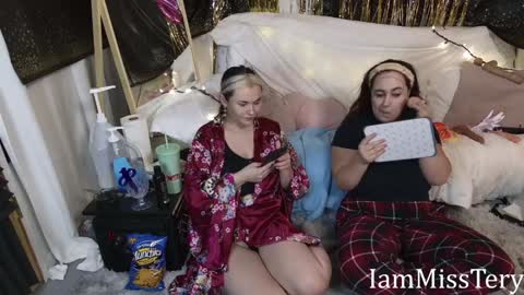 Snapshot of iammisstery chatting on 12.31.24 MissTery online show from 12.31.24