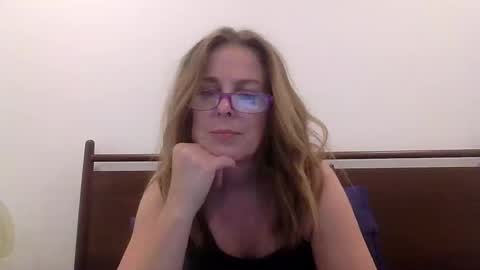 Snapshot of iampoppyy chatting on 10.11.25 iampoppyy online show from 10.11.25