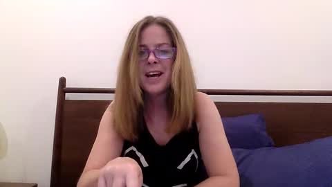 Snapshot of iampoppyy chatting on 10.13.25 iampoppyy online show from 10.13.25