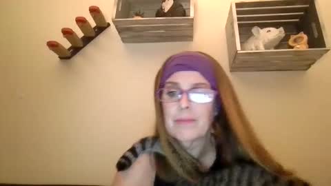 Snapshot of iampoppyy chatting on 10.24.25 iampoppyy online show from 10.24.25