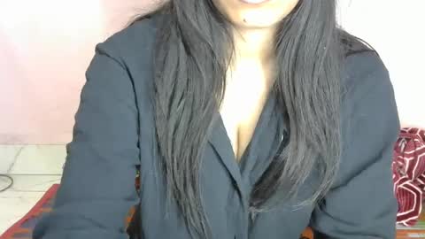 iamHotTaara online show from 01.18.25