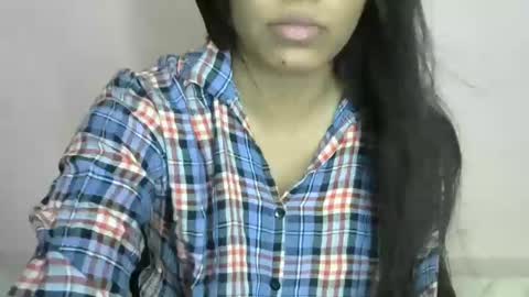 iamHotTaara online show from 02.28.25