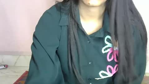 iamHotTaara online show from 03.04.25