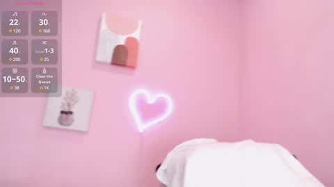 Snapshot of ian_castillo_ chatting on 12.11.24 IAN CASTILLO online show from 12.11.24