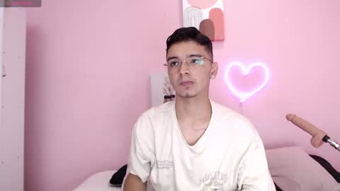 Snapshot of ian_castillo_ chatting on 12.14.24 IAN CASTILLO online show from 12.14.24