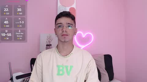 Snapshot of ian_castillo_ chatting on 12.17.24 IAN CASTILLO online show from 12.17.24