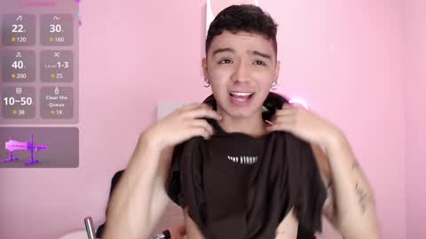 Snapshot of ian_castillo_ chatting on 12.18.24 IAN CASTILLO online show from 12.18.24