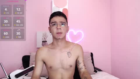 Snapshot of ian_castillo_ chatting on 12.24.24 IAN CASTILLO online show from 12.24.24