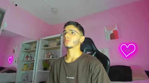 Snapshot of ian_castillo_ chatting on 02.24.25 IAN CASTILLO online show from 02.24.25