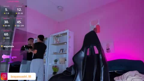 Snapshot of ian_castillo_ chatting on 10.29.25 IAN CASTILLO online show from 10.29.25