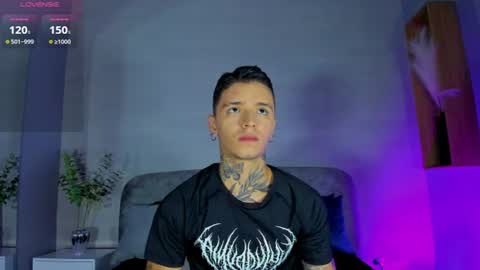 Snapshot of ian_castillo_ chatting on 06.23.26 IAN CASTILLO online show from 06.23.26