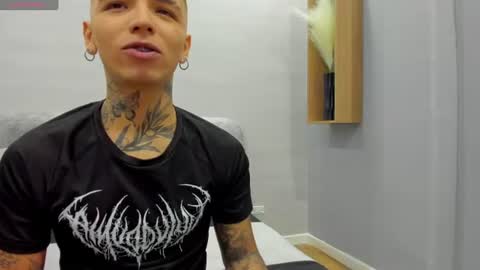 Snapshot of ian_castillo_ chatting on 06.30.26 IAN CASTILLO online show from 06.30.26