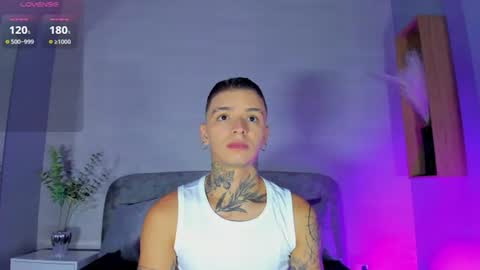 Snapshot of ian_castillo_ chatting on 07.01.26 IAN CASTILLO online show from 07.01.26