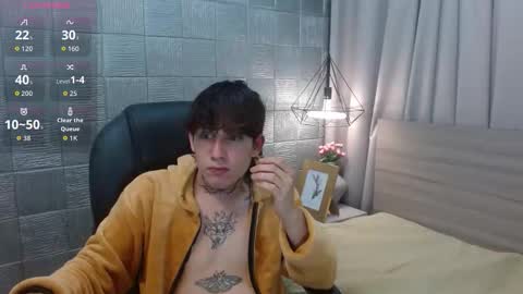 Snapshot of iancute_ chatting on 09.09.25 ian online show from 09.09.25