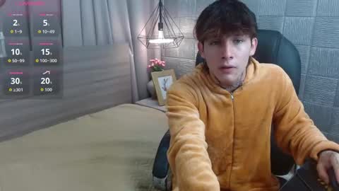 Snapshot of iancute_ chatting on 09.10.25 ian online show from 09.10.25