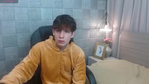 Snapshot of iancute_ chatting on 09.12.25 ian online show from 09.12.25