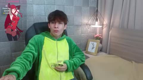 Snapshot of iancute_ chatting on 09.14.25 ian online show from 09.14.25