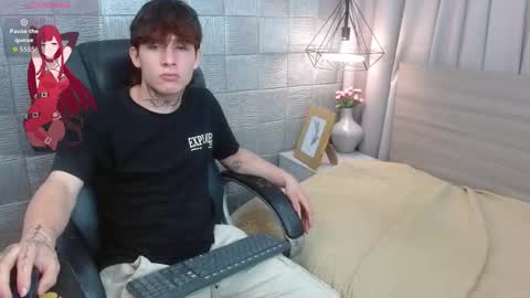 Snapshot of iancute_ chatting on 09.14.25 ian online show from 09.14.25
