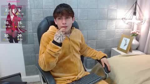 Snapshot of iancute_ chatting on 09.18.25 ian online show from 09.18.25