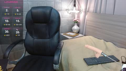 Snapshot of iancute_ chatting on 09.20.25 ian online show from 09.20.25