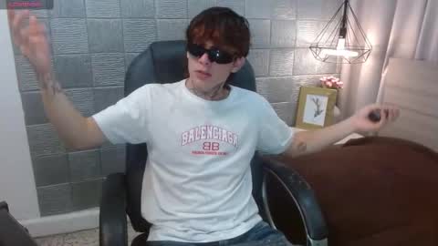 Snapshot of iancute_ chatting on 09.24.25 ian online show from 09.24.25