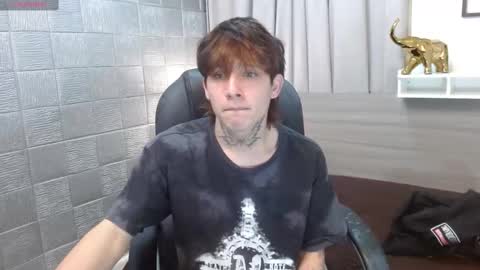 Snapshot of iancute_ chatting on 09.25.25 ian online show from 09.25.25