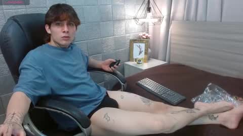 Snapshot of iancute_ chatting on 09.27.25 ian online show from 09.27.25