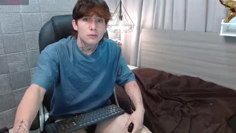 Snapshot of iancute_ chatting on 09.28.25 ian online show from 09.28.25