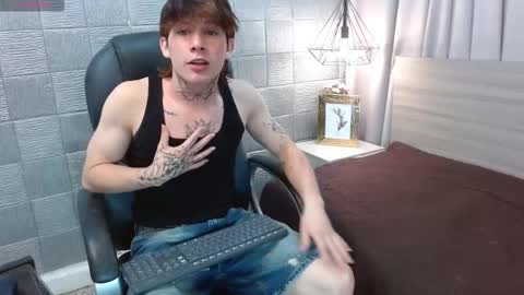 Snapshot of iancute_ chatting on 09.29.25 ian online show from 09.29.25