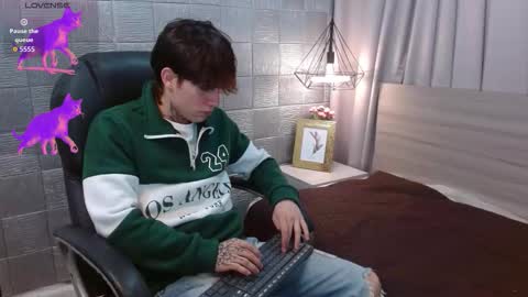 Snapshot of iancute_ chatting on 10.01.25 ian online show from 10.01.25