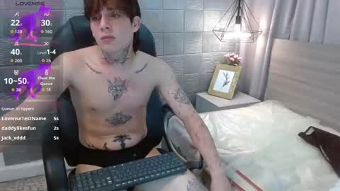 Snapshot of iancute_ chatting on 10.04.25 ian online show from 10.04.25