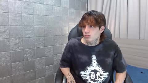 Snapshot of iancute_ chatting on 10.05.25 ian online show from 10.05.25