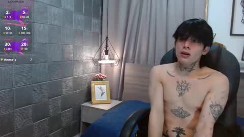 Snapshot of iancute_ chatting on 10.06.25 ian online show from 10.06.25