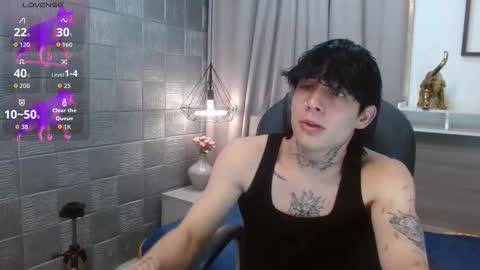 Snapshot of iancute_ chatting on 10.08.25 ian online show from 10.08.25