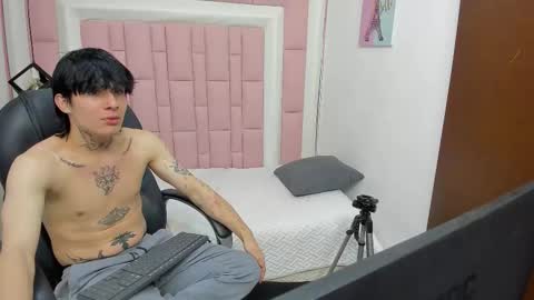 Snapshot of iancute_ chatting on 10.09.25 ian online show from 10.09.25