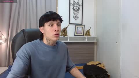 Snapshot of iancute_ chatting on 10.09.25 ian online show from 10.09.25