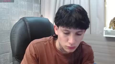 Snapshot of iancute_ chatting on 10.12.25 ian online show from 10.12.25