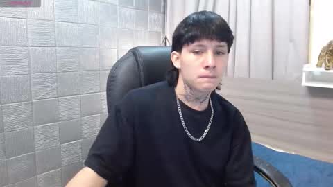 Snapshot of iancute_ chatting on 10.15.25 ian online show from 10.15.25