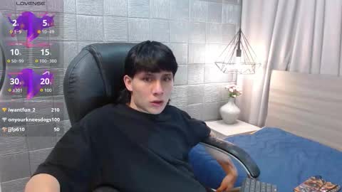 Snapshot of iancute_ chatting on 10.16.25 ian online show from 10.16.25