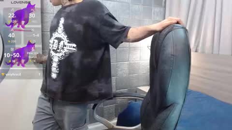 Snapshot of iancute_ chatting on 10.16.25 ian online show from 10.16.25