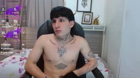 Snapshot of iancute_ chatting on 10.19.25 ian online show from 10.19.25