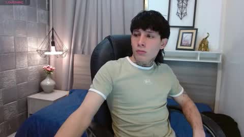 Snapshot of iancute_ chatting on 10.25.25 ian online show from 10.25.25