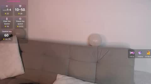 Snapshot of ice_y_abigail chatting on 09.23.25 ice_y_abigail online show from 09.23.25