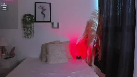 Snapshot of ice_y_abigail chatting on 10.04.25 ice_y_abigail online show from 10.04.25