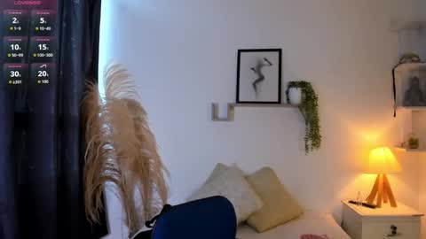 Snapshot of ice_y_abigail chatting on 10.14.25 ice_y_abigail online show from 10.14.25